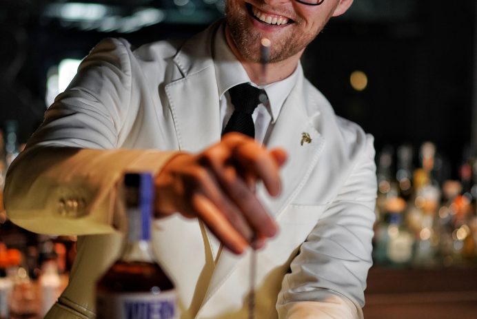 Nick Vrielink in Fitz's Bar Amsterdam Beeldcredits Albert van Beeck Calkoen Mister Cocktail