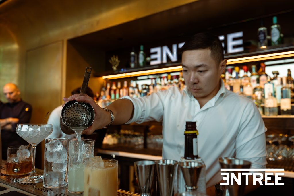 Jimmy Hu Best Bartender 2025 Entree Magazine Mister Cocktail Albert van Beeck Calkoen