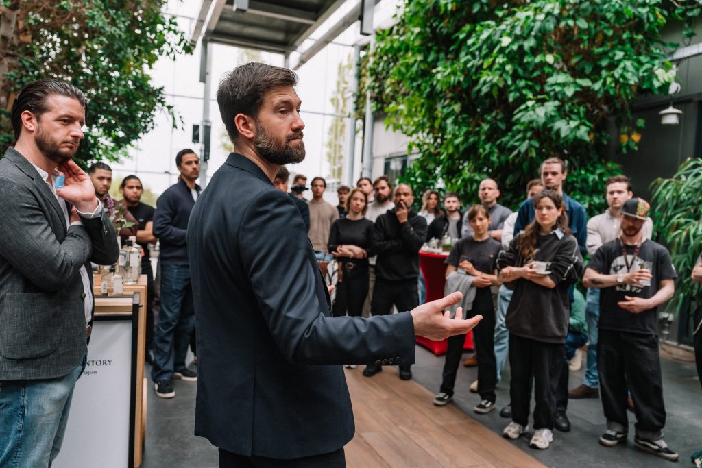 Roku Brand Ambassador Lyndon Hachey welcoming the group of bartenders at Koppert Cress